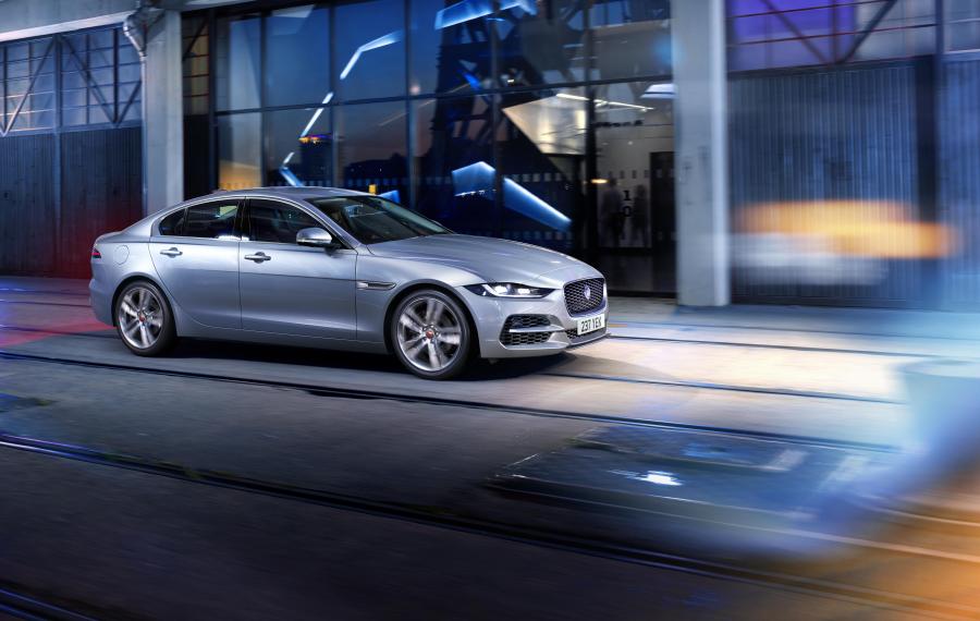  Jaguar XE D180 HSE 2019 года  (WW) (фото 4 из 28)